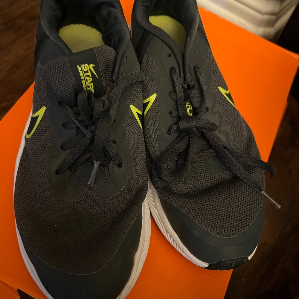 Nike star runner 3 Black and Neon Green Sneakers
